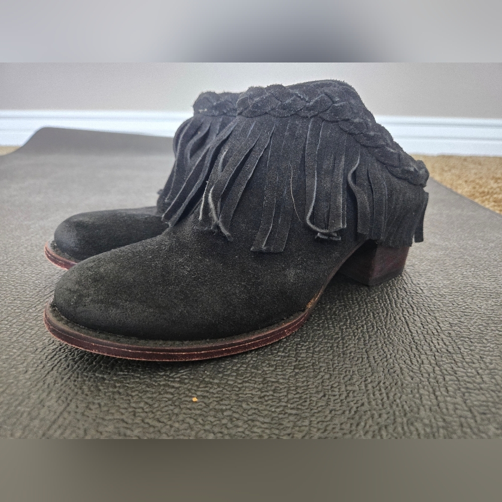 Freebird By STEVEN LUCY BOOTIE
